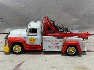lot 12 image: First Gear Toy Truck Wrecker