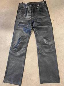 lot 17 image: Wilson Leather Motorcycle Pants Size 32