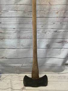 lot 26 image: True Temper Flint Edge Kelly Works Axe 36
