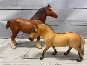 lot 35 image: Lot of 2 Vintage Toy Horses (one Breyer other not stamped)