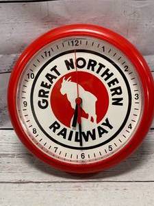 lot 81 image: Great Northern Railway Clock 8 38