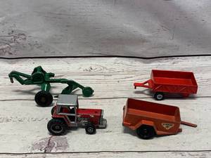 lot 92 image: Vintage Ertl, Tootsietoy, & Metal Toys