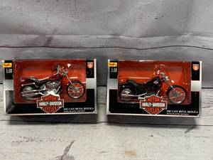 lot 102 image: Lot of 2 Harley Davidson Die Cast Motorcycles