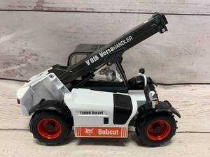 lot 104 image: Bobcat V518 Versahandler TTC Diecast 125