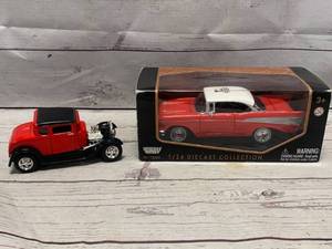 lot 108 image: 2 Vintage Diecast Cars