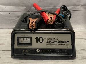 lot 110 image: Schumacher 10 Amp Battery Charger