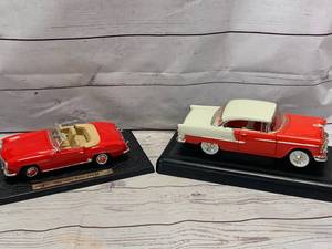 lot 112 image: Lot of 2 Die Cast Vintage Cars