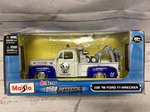lot 118 image: Maisto 1948 Ford F1 Wrecker