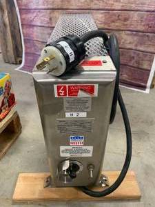 lot 127 image: Valad 220 Volt Made in USA Space Heater