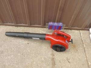 lot 10 image: Craftsman 2 cycle leaf blower. Nearly new. Tested & works. As shown.