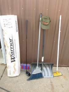 lot 13 image: Warrior carbon fiber driver & tools. As shown.