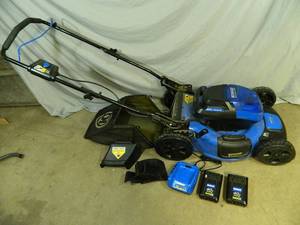 lot 12 image: Kobalt 40 Volt Cordless Lithium Ion Lawn Mower
