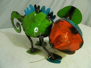 lot 78 image: New Handmade Recycled Metal Garden Art Iguana