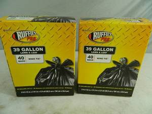 lot 83 image: 2 New Boxes of 39 Gallon Lawn and Leaf Bags