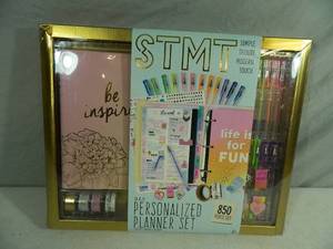 lot 107 image: New 850 Piece DIY Planner Craft Kit