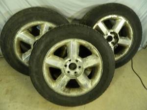 lot 8D image: 27555-20 Tires with Aluminum Rims