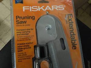 lot 14 image: Fiskars Extendable Pruning Saw...