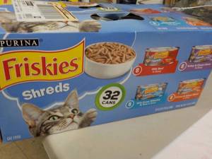 lot 21 image: Case of 32 Cans Purina Friskies Shr...