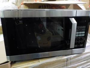 lot 25 image: Black and Decker New Microwave...