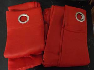 lot 60 image: 2 - 95 Long Drapes...