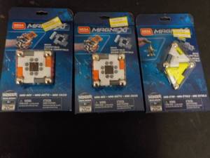 lot 128 image: Set of 3 Magnext...
