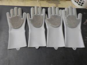 lot 250 image: 2 pair Scrubbing Gloves...
