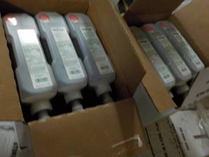 lot 331 image: 2 Cases of 3 - 3.5 liter Jugs Each ...