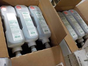 lot 332 image: 2 Cases of 3 - 3.5 liter Jugs Each ...