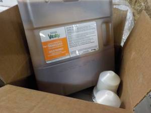 lot 334 image: 2 cases of 3 - 3 Liter Jugs each Co...