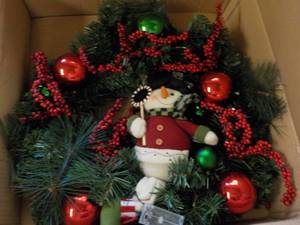 lot 340 image: Snowman Wreath...