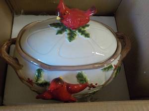 lot 341 image: Cardinal Soup Toureen...