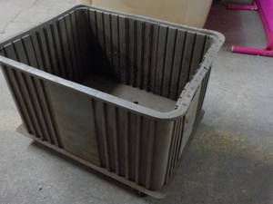 lot 365 image: Tub on Wheels 22 x 18 x14...