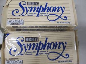 lot 124 image: 12 XL Hershey Symphony Bars...