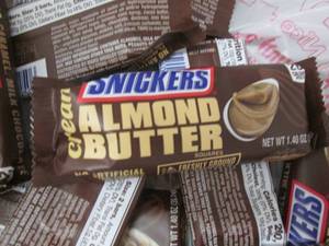 lot 135 image: 12- 1.4 oz Snickers Almond Butter B...