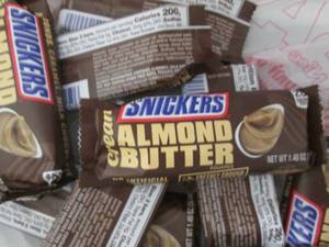 lot 136 image: 12- 1.4 oz Snickers Almond Butter B...