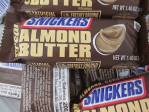 lot 138 image: 12- 1.4 oz Snickers Almond Butter B...
