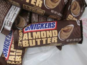 lot 140 image: 12- 1.4 oz Snickers Almond Butter B...
