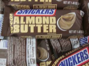 lot 141 image: 12- 1.4 oz Snickers Almond Butter B...