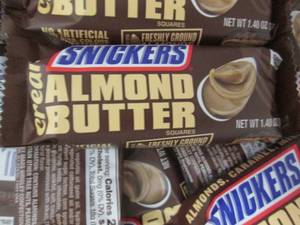 lot 142 image: 12- 1.4 oz Snickers Almond Butter B...
