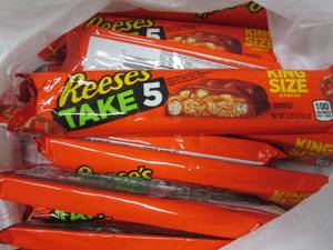 lot 190 image: 12- Reeses Take 5 Bars...
