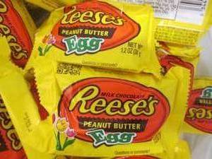 lot 200 image: 24 pks Reeses Pieces Eggs...
