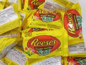 lot 204 image: 24 pks Reeses Pieces Eggs...