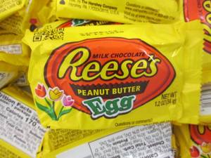 lot 205 image: 24 pks Reeses Pieces Eggs...