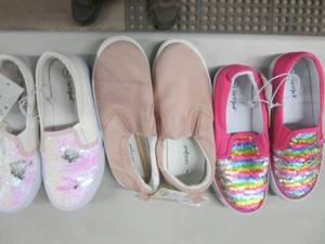 lot 238 image: 3 Pair NWT Shoes Size 2...