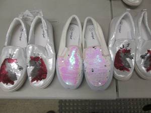lot 242 image: 3 Pair NWT Shoes Size 4...
