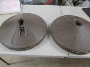 lot 292 image: 2 Fillable Umbrella Stands- one mis...