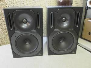 Pair of Behringer Truth B2031A Powe...