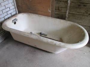 Cast Iron Clawfoot Bath Tub Needs g...