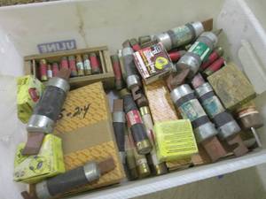 Large Lot of Assorted Fuses  EW6...