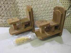 2 Wood Squirrel Feeders  D-2...